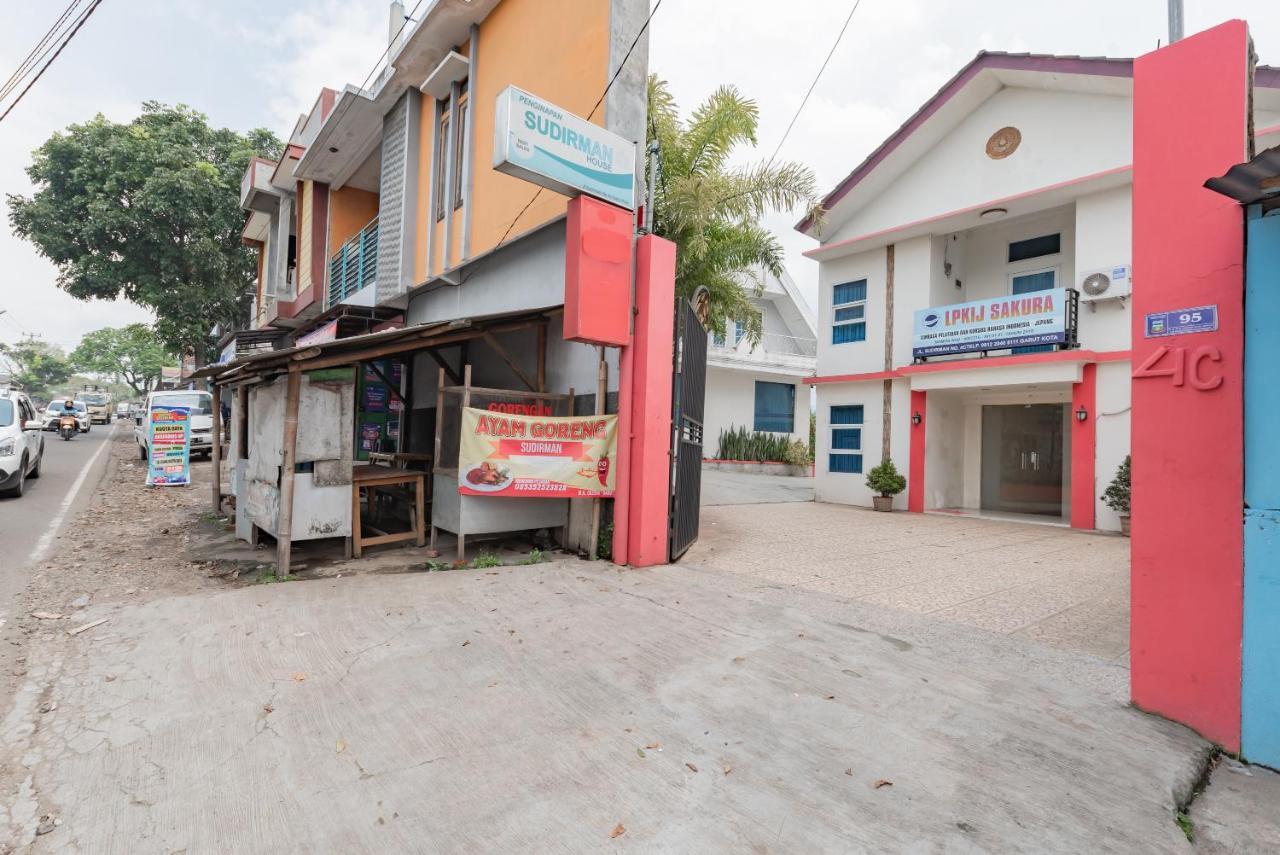 Hotel Reddoorz Syariah At Sudirman Street Garut Zewnętrze zdjęcie