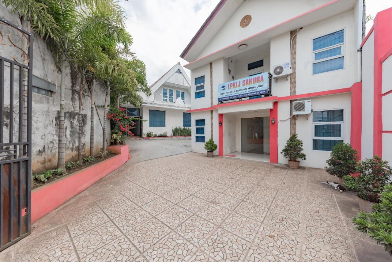 Hotel Reddoorz Syariah At Sudirman Street Garut Zewnętrze zdjęcie